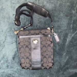 Authentic Coach Sutton Swingpack Crossbody Bag Signature Purse